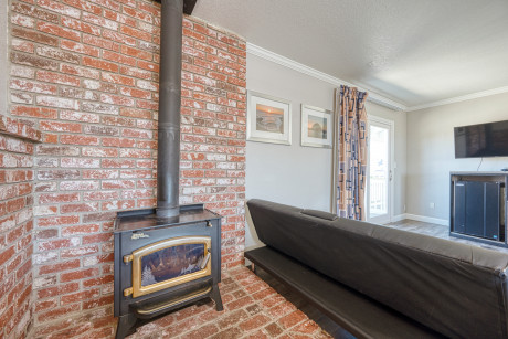 1 King bed/fireplace 